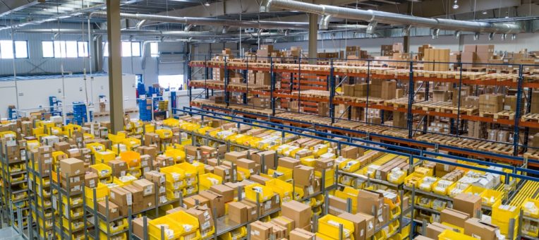 Entrepôt logistique