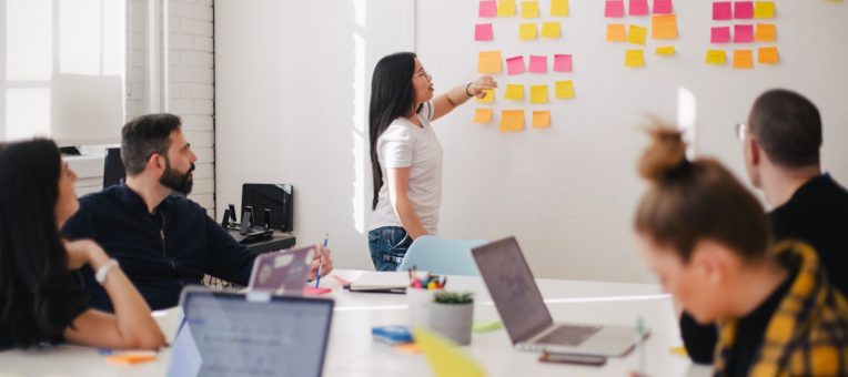 Équipe engagée représentant une marque employeur forte